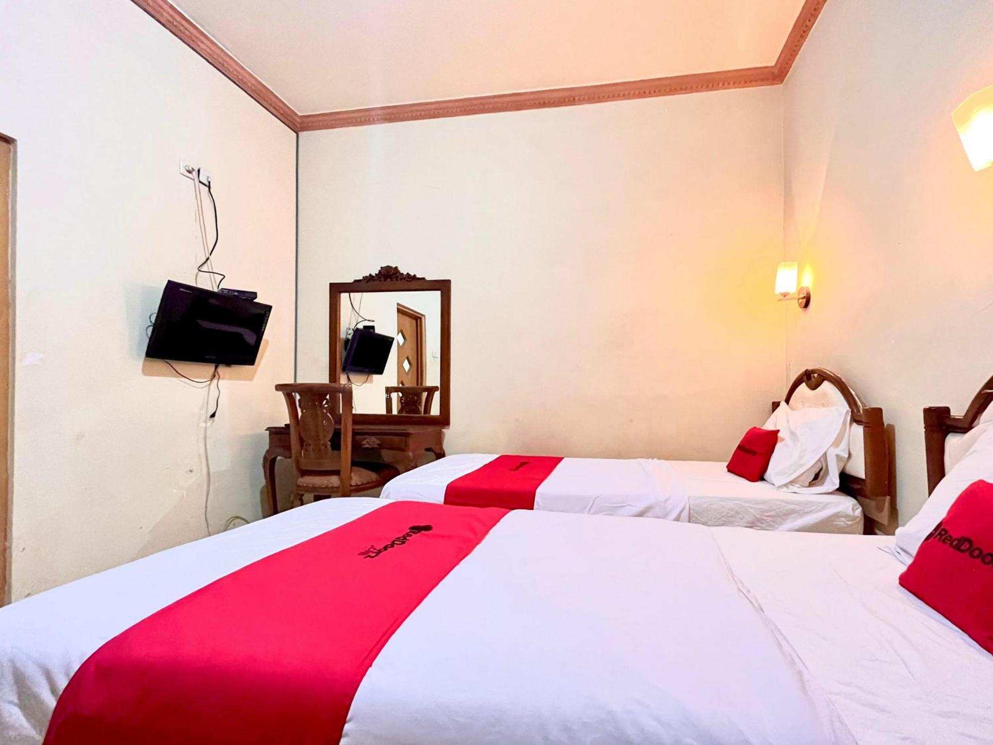 Reddoorz At Hotel Madani Syariah Lempuyangan Yogyakarta Kültér fotó