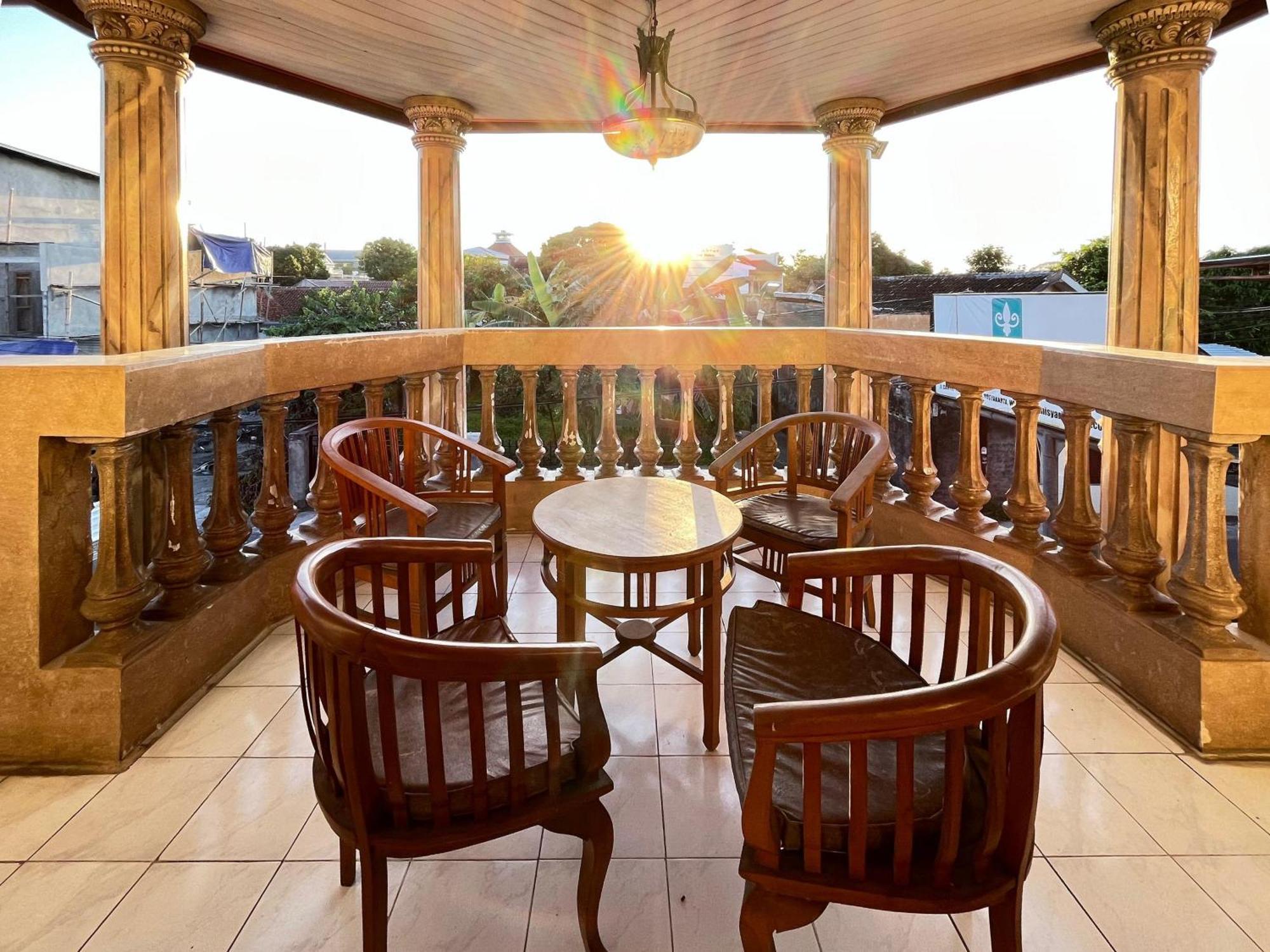Reddoorz At Hotel Madani Syariah Lempuyangan Yogyakarta Kültér fotó