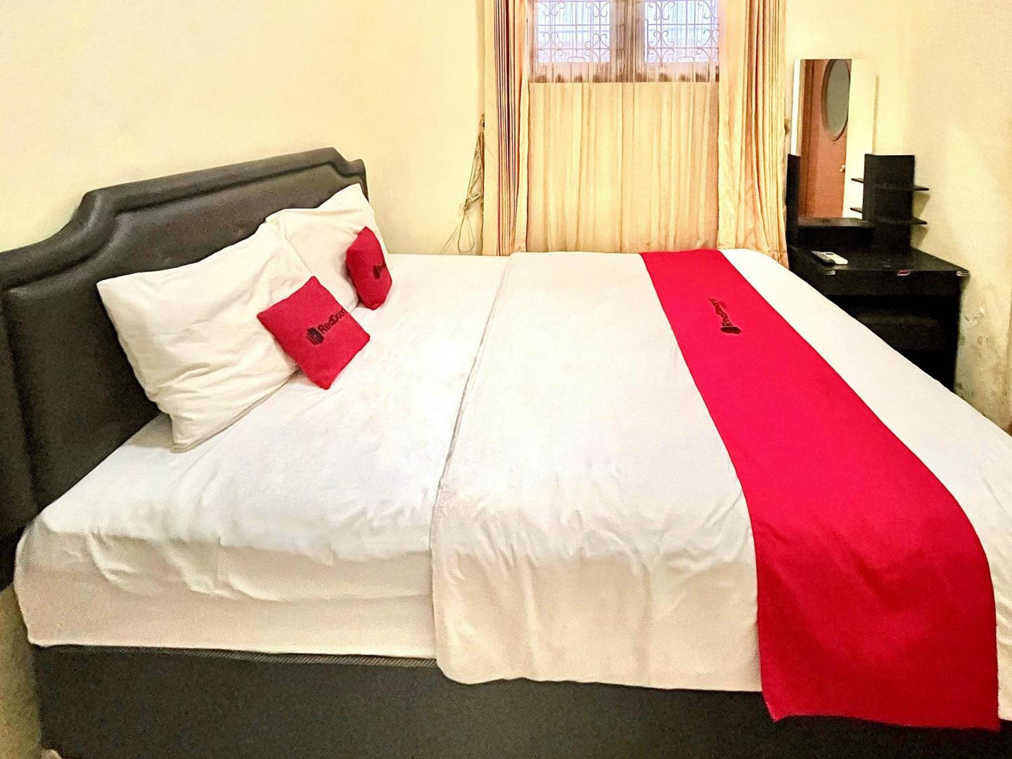 Reddoorz At Hotel Madani Syariah Lempuyangan Yogyakarta Kültér fotó