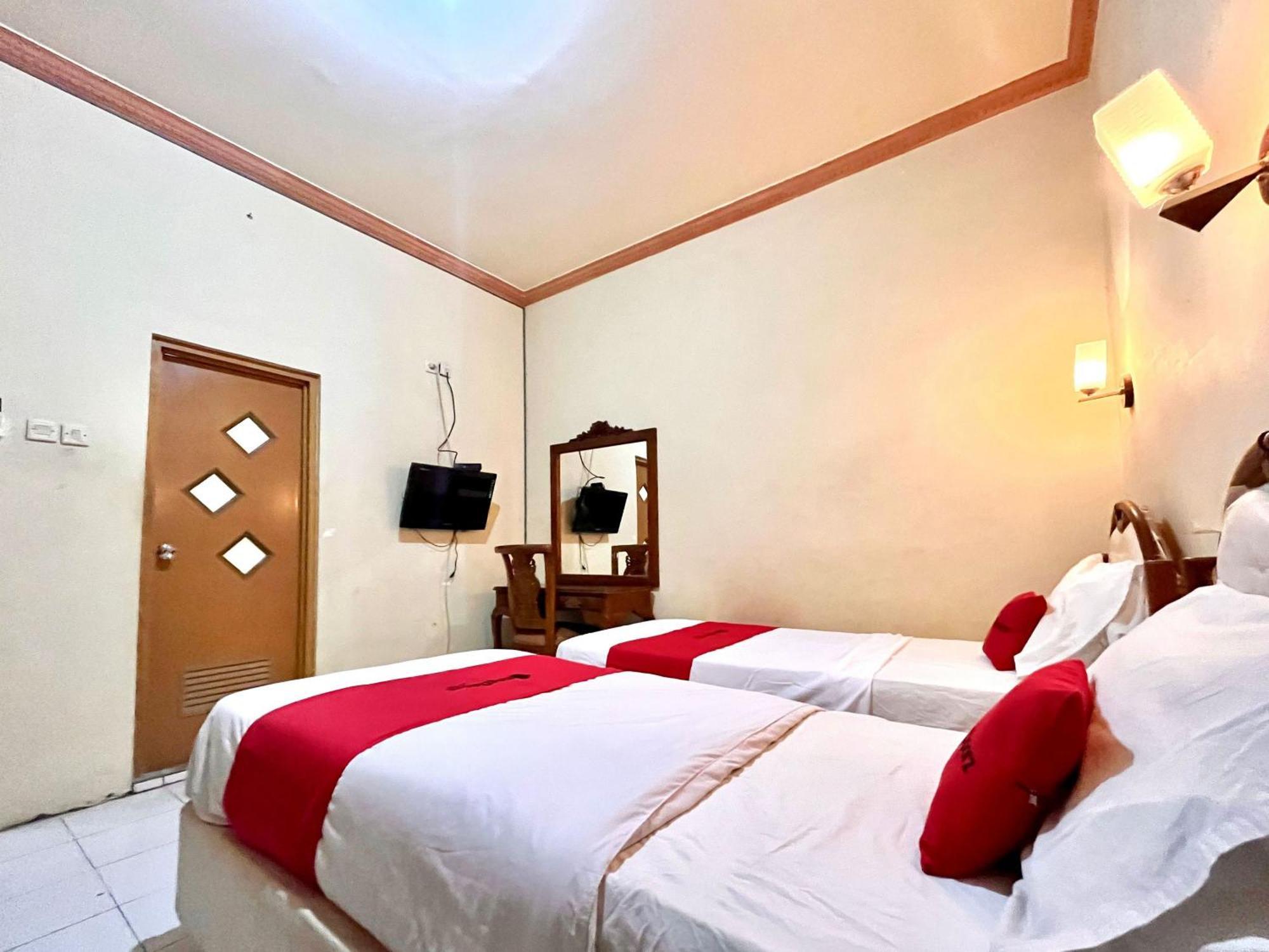 Reddoorz At Hotel Madani Syariah Lempuyangan Yogyakarta Kültér fotó